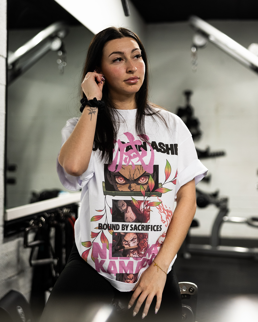 Model is wearing CROPPED MEDIUM